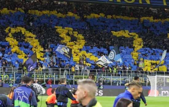 Fans-Tinggalkan-Stadion